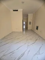 للإيجار إستوديو سنوي أول ساكن شامل الكهرباء و الماء و صرف صحي و الغاز مركزي : Image 3