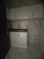للإيجار إستوديو سنوي أول ساكن شامل الكهرباء و الماء و صرف صحي و الغاز مركزي : Image 5