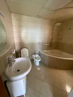 شقه كبيره 3غرف للايجار سنوي في الراشدية على الخور مباشره : Image 5