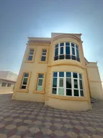 For rent a luxury villa in the Emirate of Sharjah, Al Rahmaniya area, consisting of 5 master bedrooms : Image 4