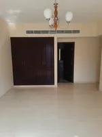 Two apartments in the same building : Image 4