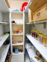 مطعم مجهز بالكامل للبيع في الروضة - موقع مميز بجانب شارع الشيخ عمار : Image 3