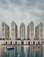 شقتك علي البحر مباشرة فقط ادفع 10% و استلام صك الملكيه : Image 1