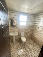 للايجار السنوي غرفه وصاله مساحه واسعه في الراشيديه 2 عجمان : Image 2