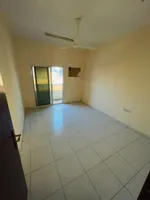 A spacious room, hall and 2 bathrooms for annual rent in Corniche Ajman : Image 5