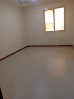 استديو مساحه واسعه تاني ساكن للايجار السنوي في المويهات 3  علي مخرج دبي والشارقه : Image 3