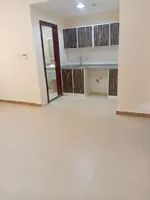 استديو مساحه واسعه تاني ساكن للايجار السنوي في المويهات 3  علي مخرج دبي والشارقه : Image 4