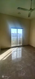 للإيجار شقة غرفتين و صالة ببلكونة في عجمان الروضة 2 شارع شيخ عمار الإيجار 28 الف : Image 1