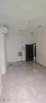 للإيجار شقة غرفتين و صالة ببلكونة في عجمان الروضة 2 شارع شيخ عمار الإيجار 28 الف : Image 4