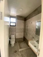 شقه غرفه وصاله للايجار السنوي بالراشديه 3 : Image 3