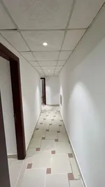 غرفتين وصالة منفصلة بثلاث حمامات مساحات كبيرة وتشطيبات جديدة بالكامل بكورنيش عجمان : Image 1