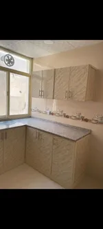 شقه غرفه وصاله مع بلكون تاني ساكن للايجار السنوي بالنعيميه 2 : Image 1