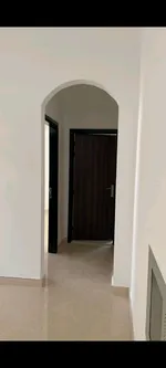 شقه غرفه وصاله مع بلكون تاني ساكن للايجار السنوي بالنعيميه 2 : Image 6