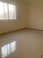 للايجار السنوي اول ساكن غرفتين وصالة ومطبخ وحمامين رئيسيين وبلكونة في الليوارة : Image 4