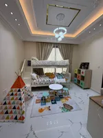 فيلا فاخره للبيع بمساحات كبيره مفروشه بأثاث كلاسيكي : Image 8