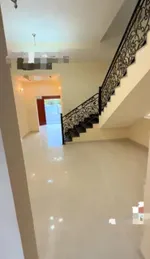 للبيع فيلا في الشارقة تقع في منطقة النوف (4) شارع قار بالقرب من مسجد طابقين تتكون من 4 غرف + صالة + مجلس : Image 3