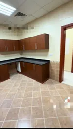 للبيع فيلا في الشارقة تقع في منطقة النوف (4) شارع قار بالقرب من مسجد طابقين تتكون من 4 غرف + صالة + مجلس : Image 4