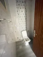 غرفه وصاله  للايجار السنوي الراشيديه  عجمان \2حمام \صاله واسعه ببلكونه ومساحه واسعه تكييف مركزي مطبخ  ببلكونه وباركينج فري   و قريبه مخرج دبي  والشارقه قريبه : Image 7