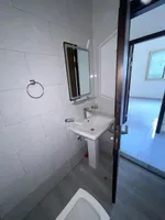 غرفه وصاله  للايجار السنوي الراشيديه  عجمان \2حمام \صاله واسعه ببلكونه ومساحه واسعه تكييف مركزي مطبخ  ببلكونه وباركينج فري   و قريبه مخرج دبي  والشارقه قريبه : Image 8