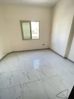 غرفه وصاله  للايجار السنوي الراشيديه  عجمان \2حمام \صاله واسعه ببلكونه ومساحه واسعه تكييف مركزي مطبخ  ببلكونه وباركينج فري   و قريبه مخرج دبي  والشارقه قريبه : Image 4