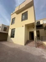 للإيجار فيلا في امارة  الشارقة  منطقة الحوشي   تتكون من  5 غرف نوم ماستر وصالتين  ومجلس  و مطبخين   وغرفة غسيل وغرفة خادمة    حديقة خارجية ومظلة سيارات      مساحة الارض 5000 قدم مربع  مطلوب  سنويا 140 ألف درهم للمعاينة يرجى التواصل مع الرقم
050328344 : Image 1