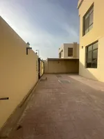 للإيجار فيلا في امارة  الشارقة  منطقة الحوشي   تتكون من  5 غرف نوم ماستر وصالتين  ومجلس  و مطبخين   وغرفة غسيل وغرفة خادمة    حديقة خارجية ومظلة سيارات      مساحة الارض 5000 قدم مربع  مطلوب  سنويا 140 ألف درهم للمعاينة يرجى التواصل مع الرقم
050328344 : Image 2