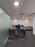 مكتب للايجار فرش جديد بجوار الخدمات دبي القرهود - المشهورة : Image 1