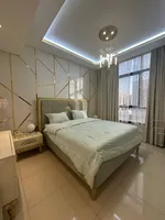 للإيجار فيلا في امارة  الشارقة  منطقة الرقيبة (نسمه)  تتكون من 2 غرف نوم ماستر وصاله  و مطبخ   وغرفة غسيل وستور وغرفة خادمة    وحديقة خارجية ومظلة سيارات      تكفي لسيارتين : Image 3