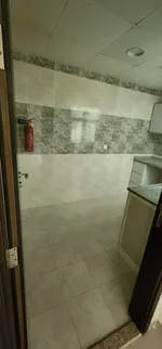 غرفه وصاله مساحه واسعه في ارقي الاماكن في المويهات عجمان قريبه من محمد بن زايد وشيخ عمار : Image 7