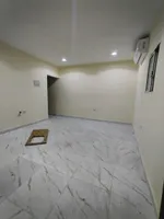 للايجار شقه في فيلا اول ساكن غرفه صاله حمام مطبخ تكيف سبليت باركن سياره شامل ماء كهرباء انترنت صيانه ب 2600 شهري الموقع فلج هزاع منيزله : Image 2