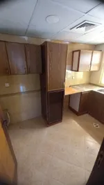 غرفه وصاله كبيره مكيف مركزي وبلكونه بنايه نظيفه وصيانه جديدة الموقع الراشيديه عجمان : Image 5