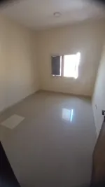 غرفه وصاله كبيره مكيف مركزي وبلكونه بنايه نظيفه وصيانه جديدة الموقع الراشيديه عجمان : Image 3