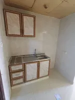 استديو مساحه واسعه للايجار السنوي في النعيميه  قريب من السفير مول ومخرج دبي والشارقه : Image 5