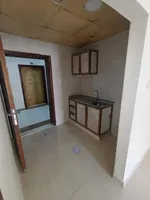 استديو مساحه واسعه للايجار السنوي في النعيميه  قريب من السفير مول ومخرج دبي والشارقه : Image 2