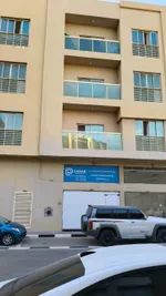 A building with a great location and a nice income : Image 1