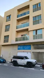 A building with a great location and a nice income : Image 2