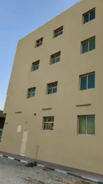 A building with a great location and a nice income : Image 3