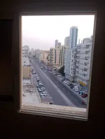 استديو للايجار السنوي في عجمان خزائن في الحائط مساحه مميزه اطلاله مميزه جميع الخدمات قريب من البحر مكان راقي : Image 6