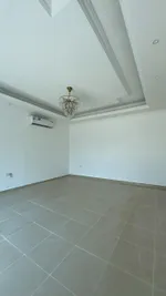 للبيع فيلا في الشارقة تقع في منطقة الدراري طابق واحد فقط. قريب جدا من الزاهية مول : Image 2