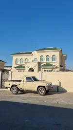 للبيع فيلا في الشارقة تقع في منطقة البراشي طابقين تتكون من 4 غرف 2 منها ماستر + مطبخين (مطبخ تحضيري + مطبخ الرئيسي حجم كبير) : Image 2