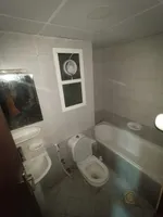 للايجار السسنوي استديو مساحه واسعه مطبخ منفصل خزائن في الحائط قريب من مخرج دبي والشارقه : Image 3