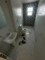 شقه غرفه وصاله مساحه واسعه العنوان البستان قريب من باصات عجمان والكورنيش ببلكونه : Image 3