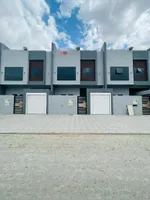 تاون هاوس للبيع مع الكهرباء والماء والمكيفات : Image 1