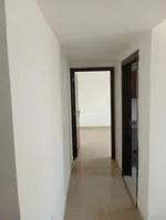 شقه غرفه وصاله ومطبخ كبير  العنوان في الراشدية بعجما ن قريبه من مخرجي دبي والشارقه وكل الخدمات وقريبه من الفالكون \Apartment with one bedroom, a hall, and a large kitchen. The address is in Al Rashidiya, Ajman. It is close to the exits of Dubai and S : Image 5