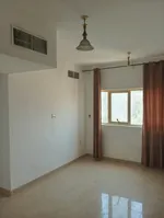 شقه غرفه وصاله ومطبخ كبير  العنوان في الراشدية بعجما ن قريبه من مخرجي دبي والشارقه وكل الخدمات وقريبه من الفالكون \Apartment with one bedroom, a hall, and a large kitchen. The address is in Al Rashidiya, Ajman. It is close to the exits of Dubai and S : Image 3