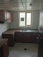 شقه غرفه وصاله ومطبخ كبير  العنوان في الراشدية بعجما ن قريبه من مخرجي دبي والشارقه وكل الخدمات وقريبه من الفالكون \Apartment with one bedroom, a hall, and a large kitchen. The address is in Al Rashidiya, Ajman. It is close to the exits of Dubai and S : Image 4