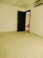 شقه غرفه وصاله ومطبخ وحمام وبلكونه العنوان الكورنيش في عجمان قريبه من البحر ودوار السفيه\Apartment with one bedroom, a living room, a kitchen, a bathroom, and a balcony. Address: Al Corniche, Ajman. Close to the sea and Al Safia Roundabout. : Image 2