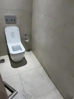 للإيجار شقة غرفة و صالة مفروشة شهري في برج في عجمان الراشدية 2 قريب من جسر غلفا شامل الفواتير : Image 8