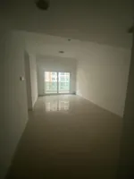 غرفتين وصاله ومطبخ و2 حمام تكييف مركزي  في تاور العنوان الراشيديه 1 في عجمان قريبه من  طريق المينا والكورنيش قريبه من مخرج  دبي والشارقه/Two bedrooms, a living room, a kitchen, and two bathrooms with central air conditioning in Al Rashidiya 1 Tower,  : Image 1