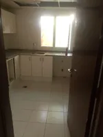 شقه غرفه وصاله  بلكونه حمام  مساحه واسعه العنوان النعيميه قريب من الملك وشارع الكويت و قريب من مخرج دبي والشارقه//Apartment with one bedroom, a living room, a balcony, and a bathroom. Spacious. Address: Al Nuaimiya, close to King Abdullah Road and Ku : Image 2